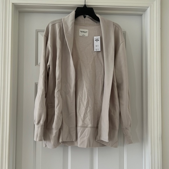 Abercrombie & Fitch Sweaters - NWT Abercrombie cardigan